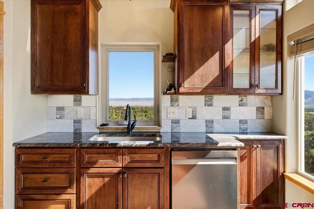 999 Coral Bell Drive Property Photo 6