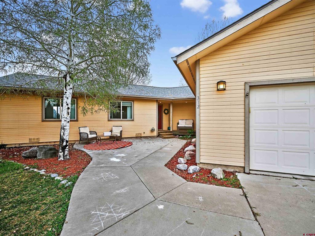 312 Meadows Circle Property Photo 4