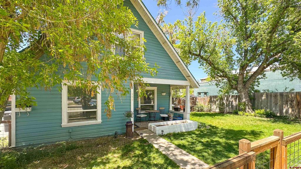 555 E 7th Avenue Property Photo 1
