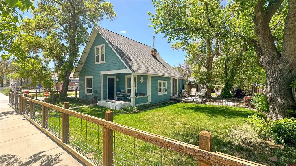 555 E 7th Avenue Property Photo 2