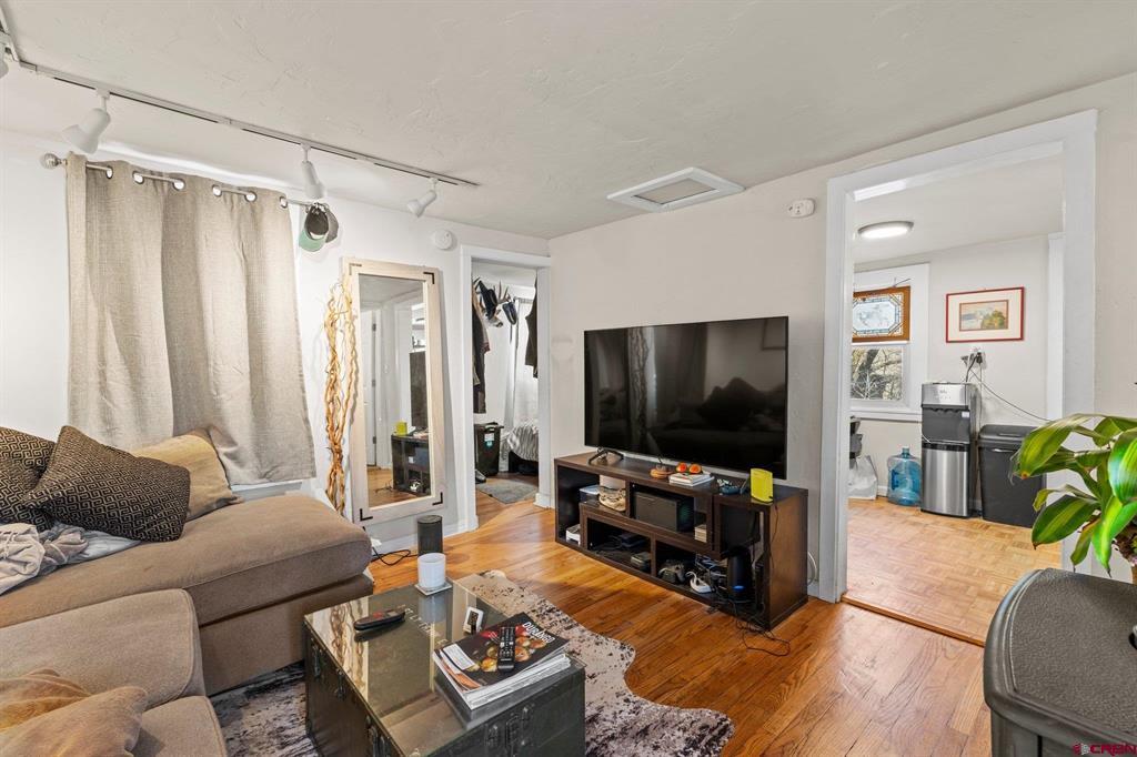 555 E 7th Avenue Property Photo 4