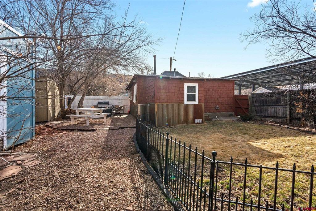 555 E 7th Avenue Property Photo 11