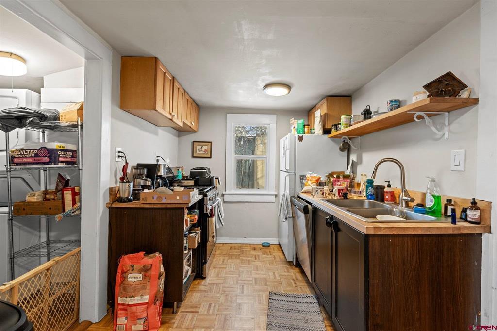 555 E 7th Avenue Property Photo 14