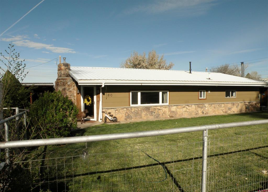 810 Grape Street Property Photo 2