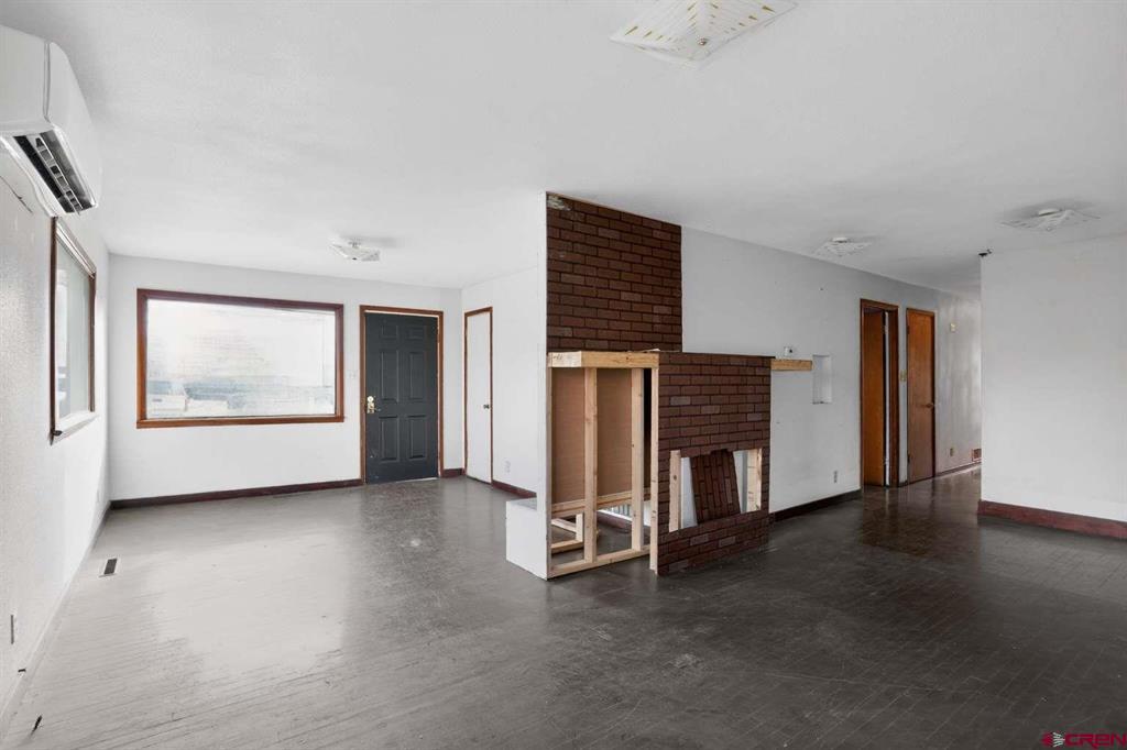 501 E 2nd Street Property Photo 14