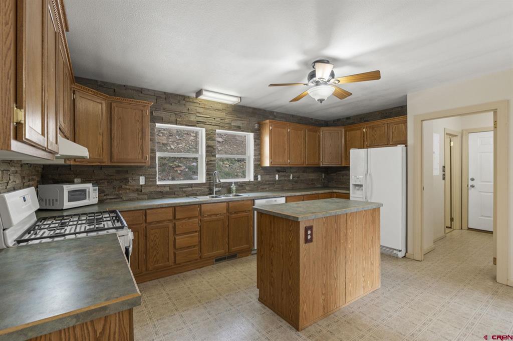 607 Forest Lakes Drive Property Photo 4
