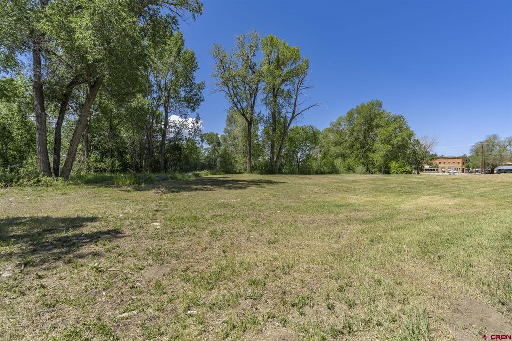 113 E Grand Ave Property Photo 1