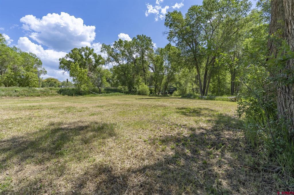 113 E Grand Ave Property Photo 3