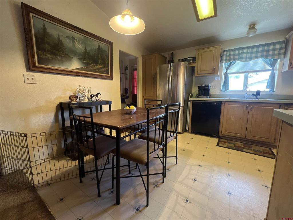 115 Surrey Drive Property Photo 14