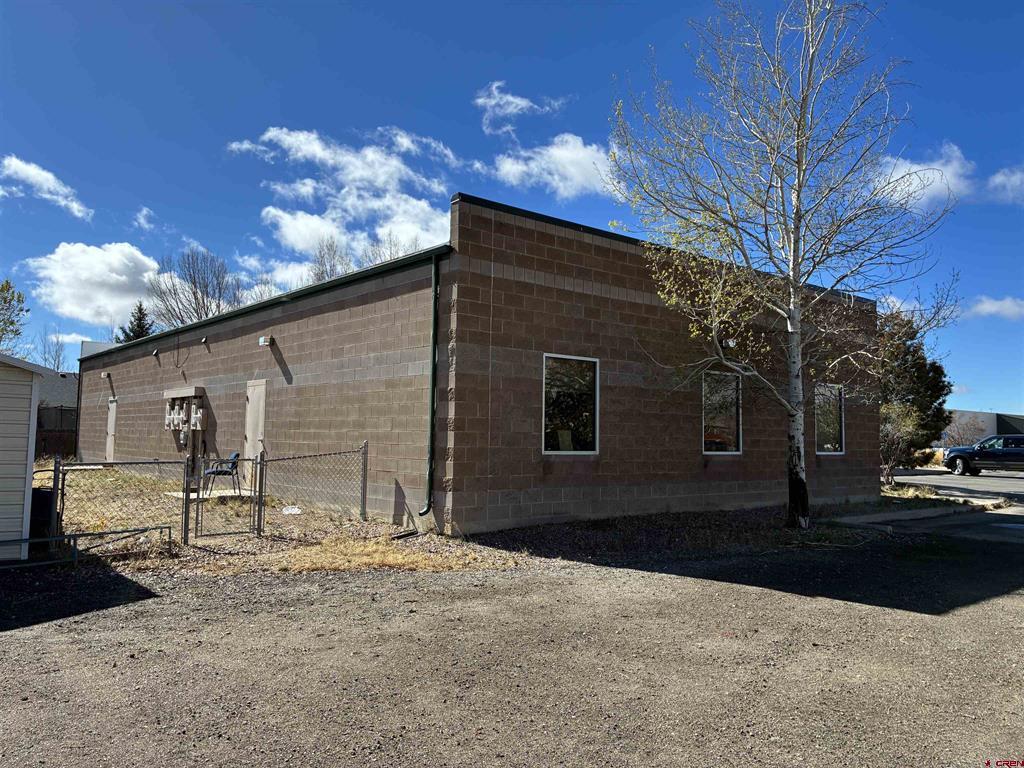 2415 Mullins Ave. Property Photo 4