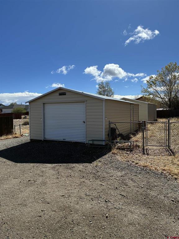 2415 Mullins Ave. Property Photo 5