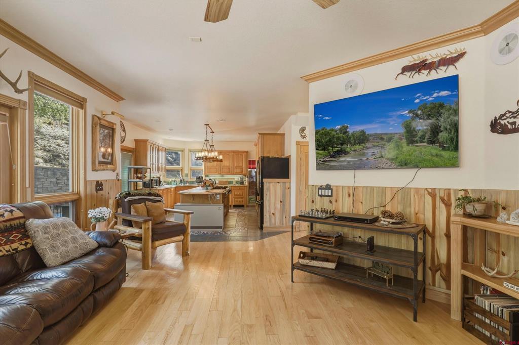 465 Skyline Dr Property Photo 8