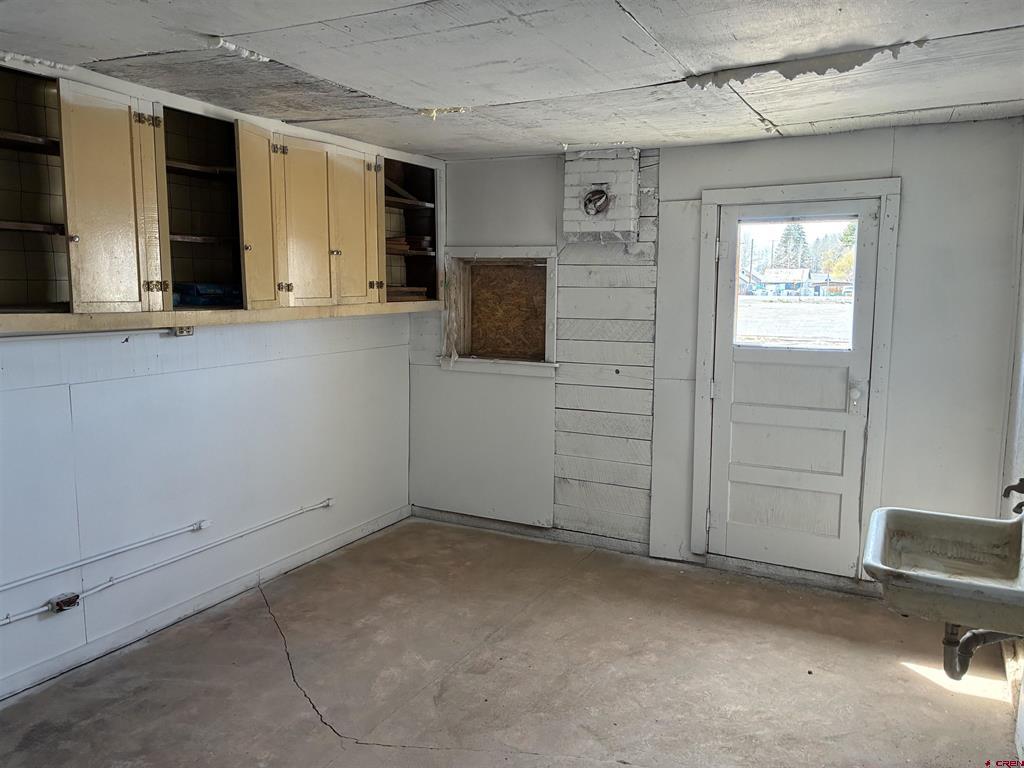 307 Broadway Street Property Photo 7