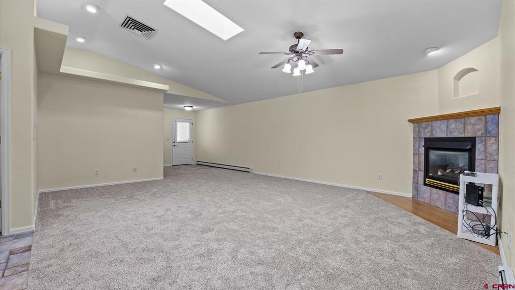 1533 Crest View Way Property Photo 3