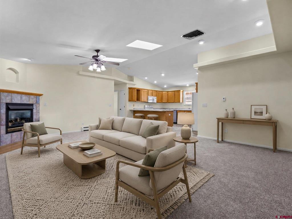 1533 Crest View Way Property Photo 6