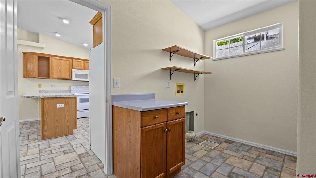 1533 Crest View Way Property Photo 10