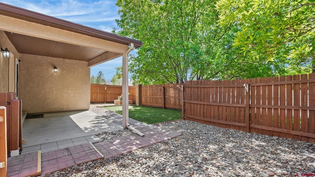 1533 Crest View Way Property Photo 20
