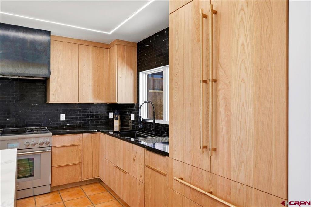320 S Amelia Street Property Photo 11