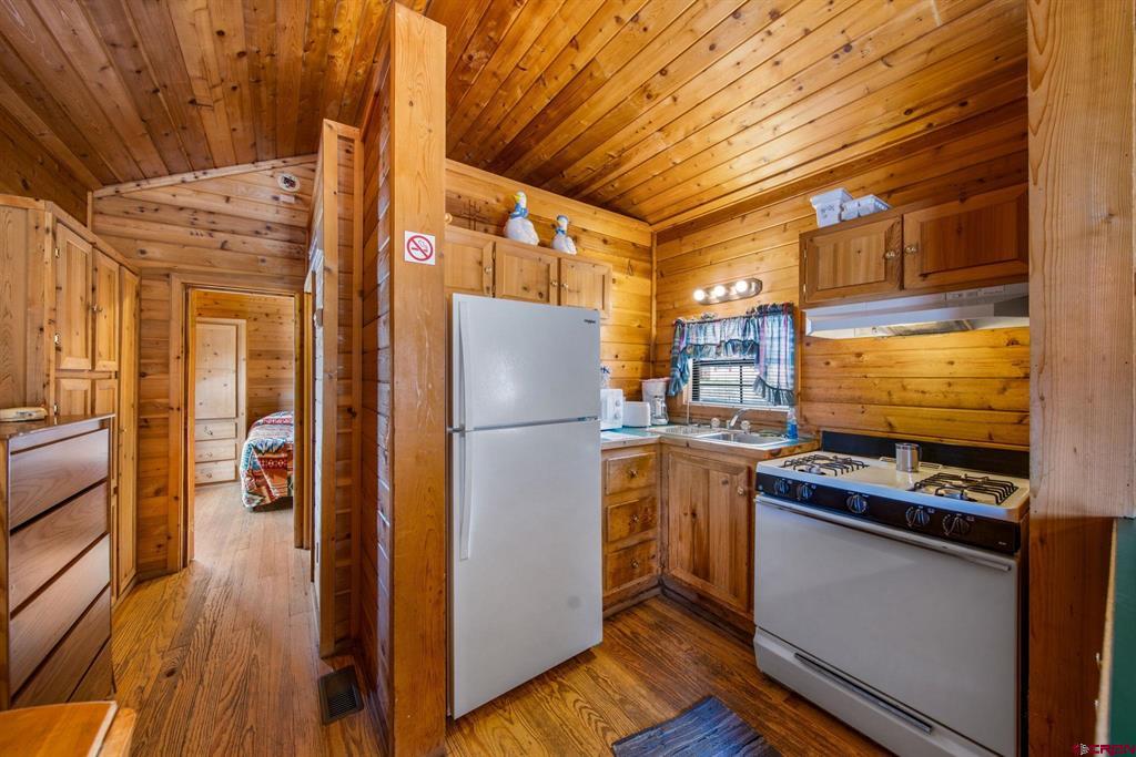 664 Greene Property Photo 17