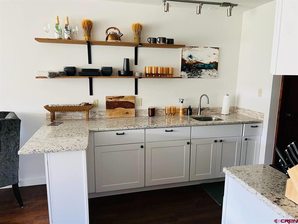 314 N Tamarron Drive Property Photo 5