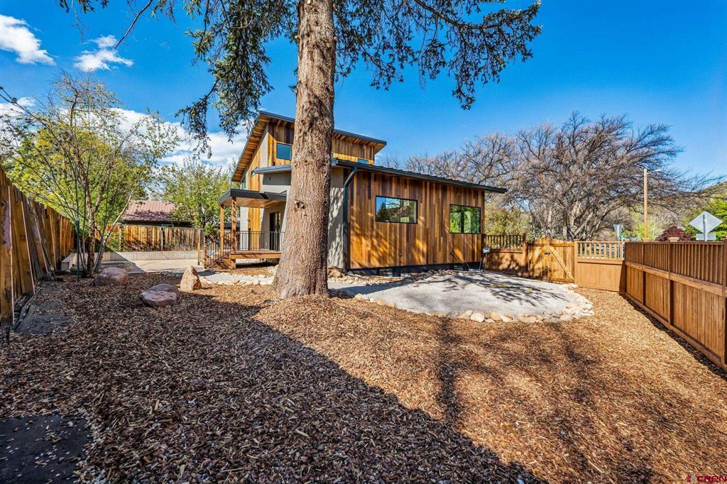 1717 E 2nd Avenue Property Photo 3