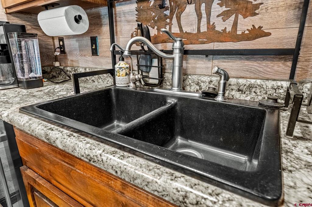 50827 N Highway 550 Property Photo 9