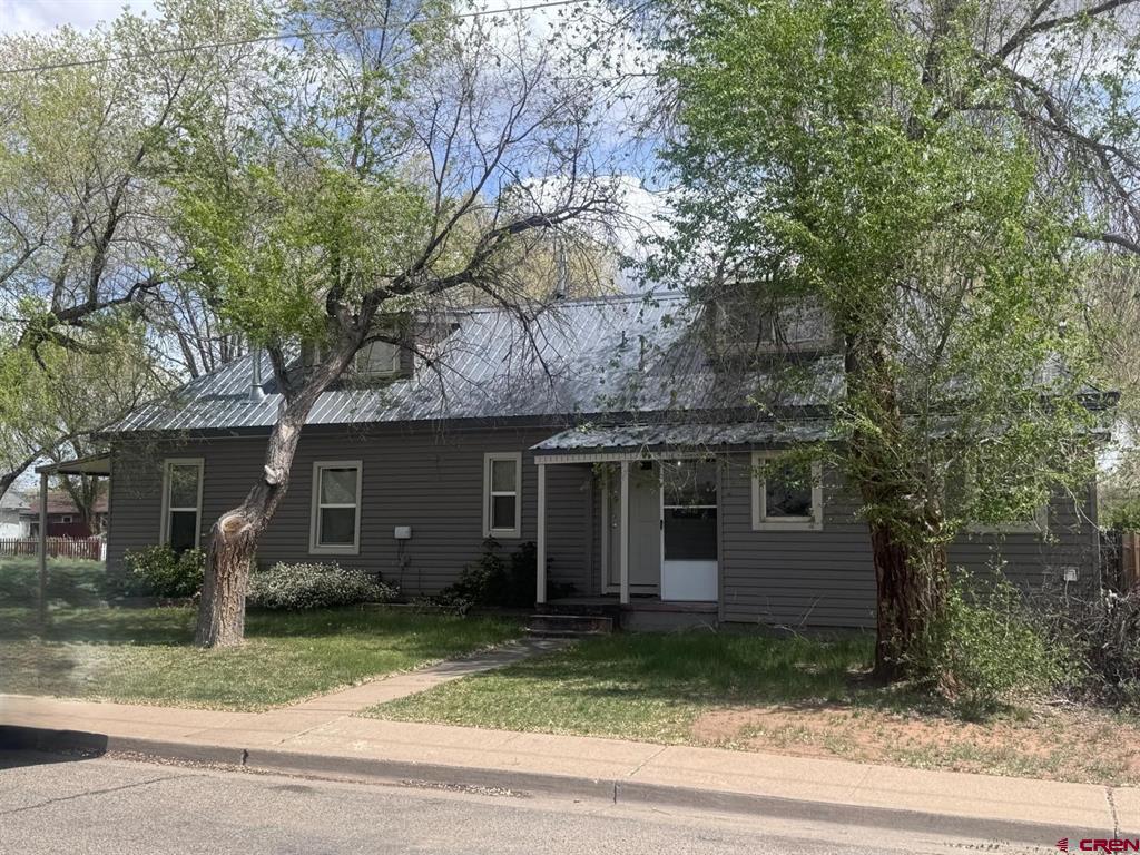 401 E Arbecam Property Photo 1