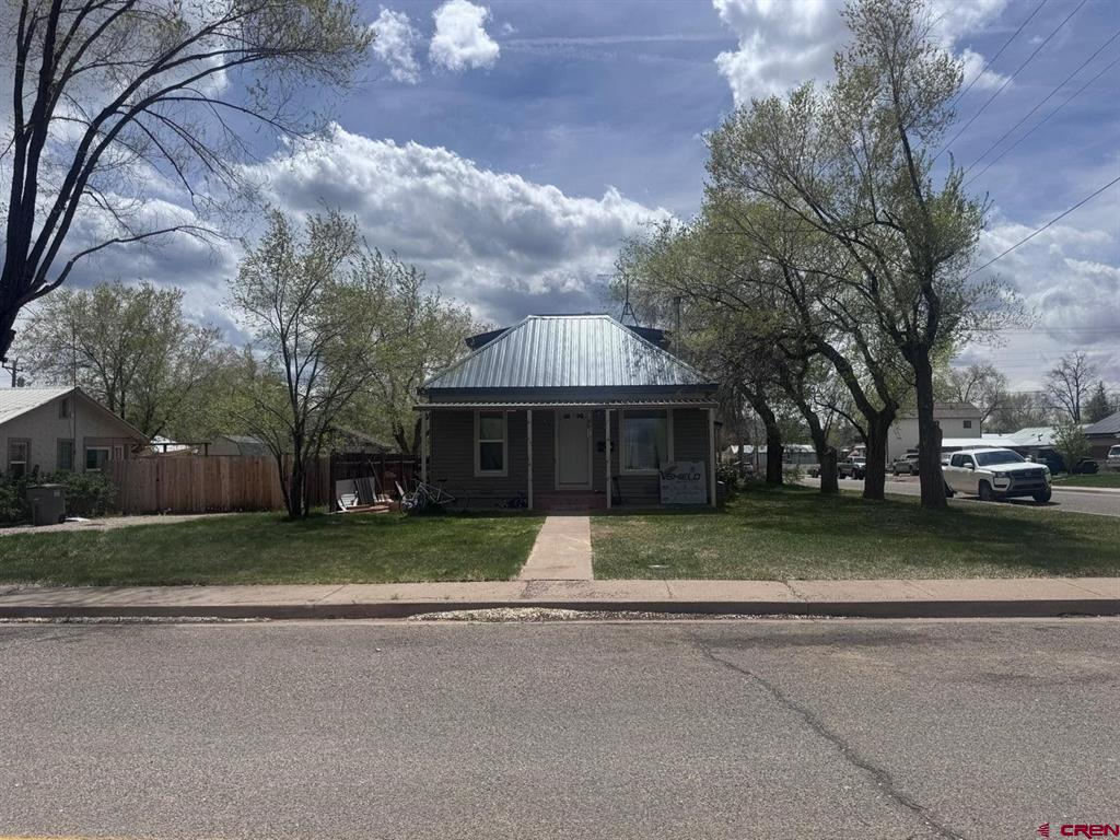 401 E Arbecam Property Photo 2