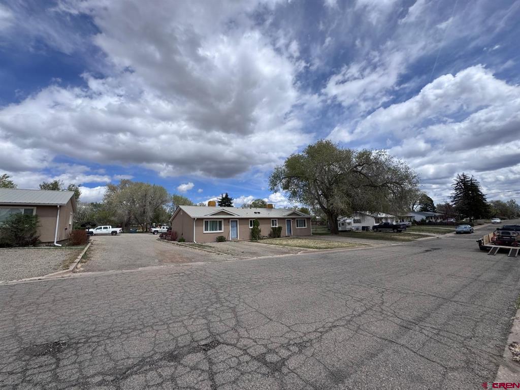 512 E 4th Street Property Photo 4