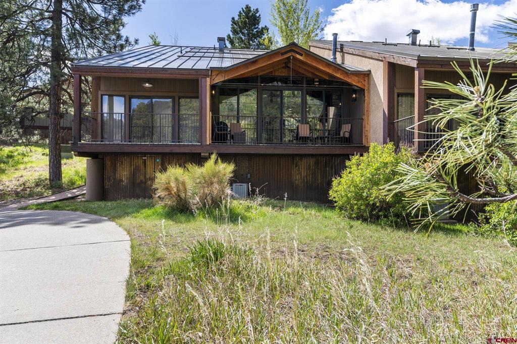 961 N Tamarron Drive Property Photo 3
