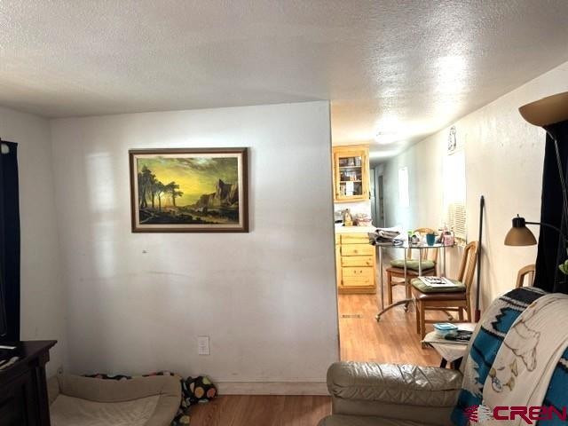 612 S Ash St Property Photo 6