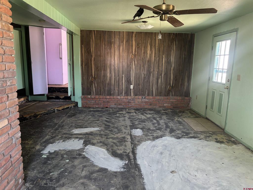 1081 E 5th Street Property Photo 4