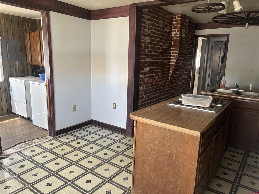 1081 E 5th Street Property Photo 8