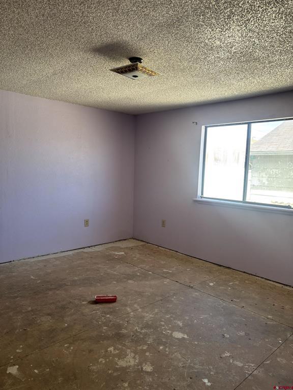 1081 E 5th Street Property Photo 11