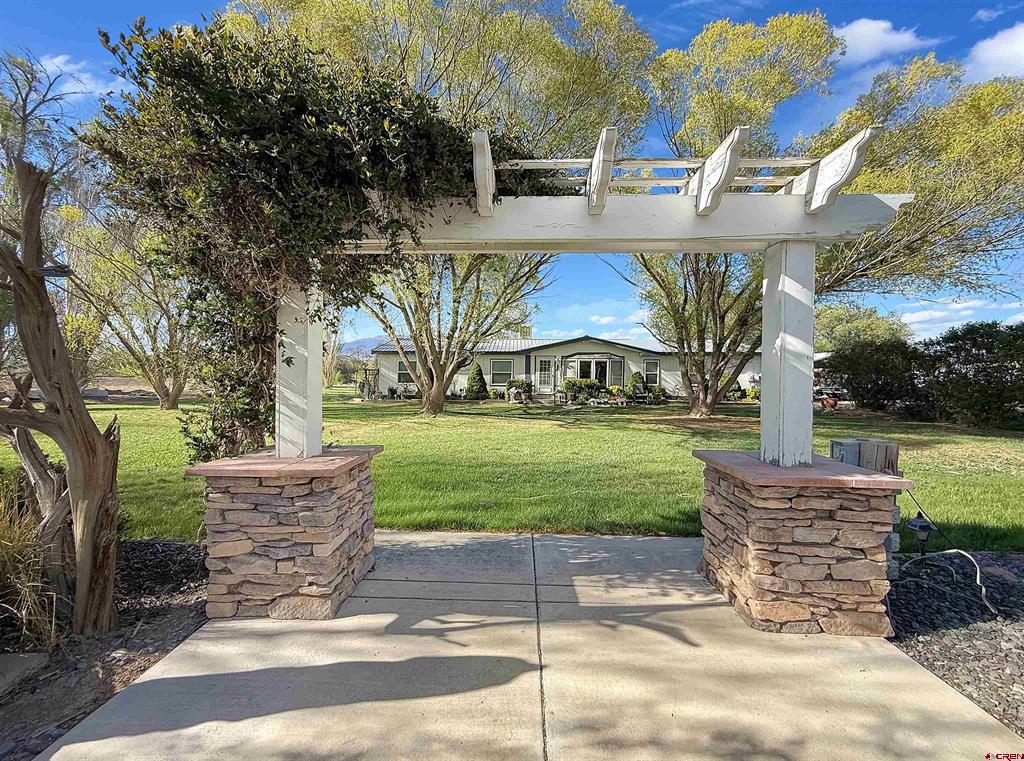5955 Sawmill Mesa Road Property Photo 2