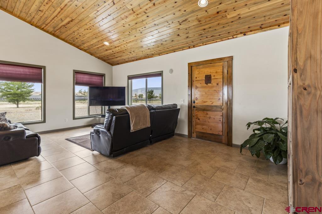 21026 Pleasant Valley Road Property Photo 3