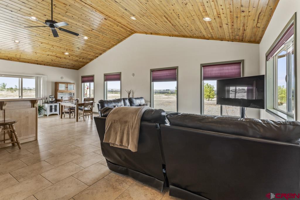 21026 Pleasant Valley Road Property Photo 4