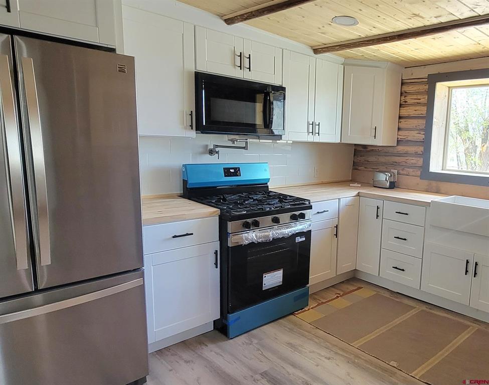 1010 Oak Street Property Photo 12
