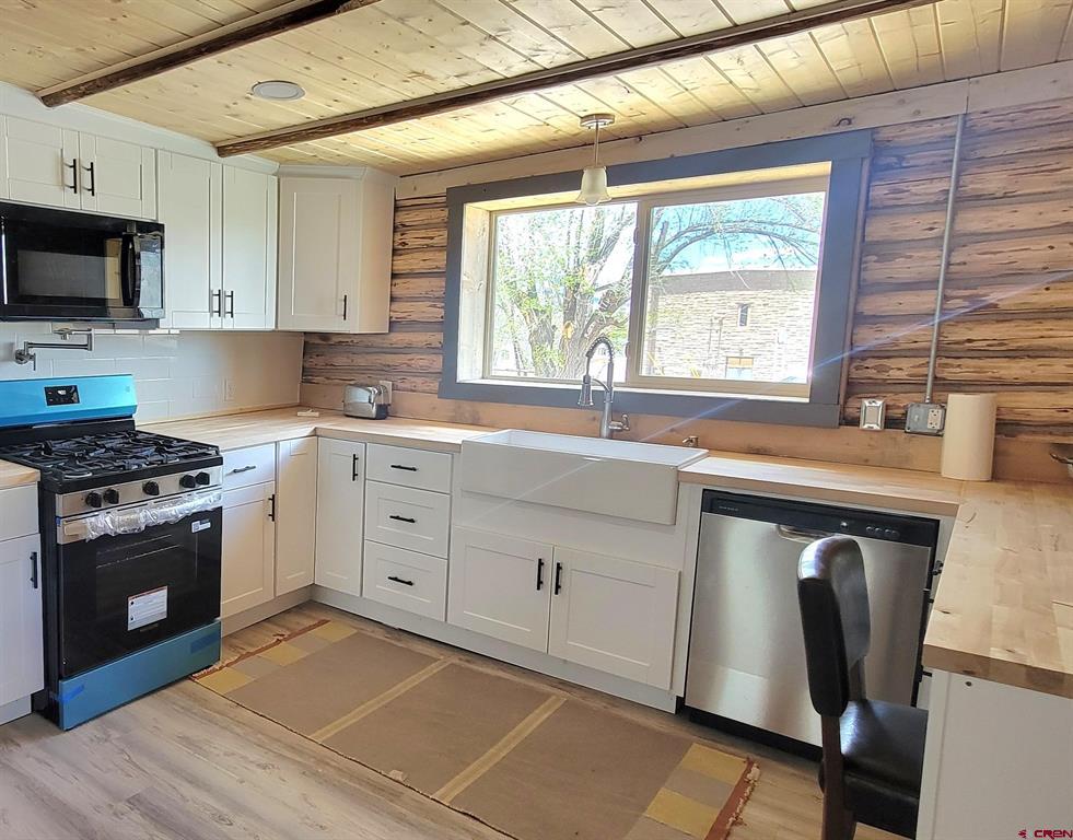 1010 Oak Street Property Photo 13