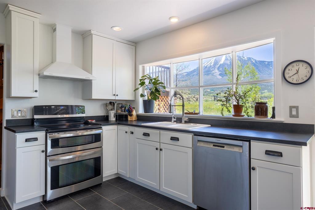 42224 Foothills Road Property Photo 9
