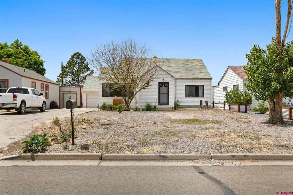 829 Leon Street Property Photo 1