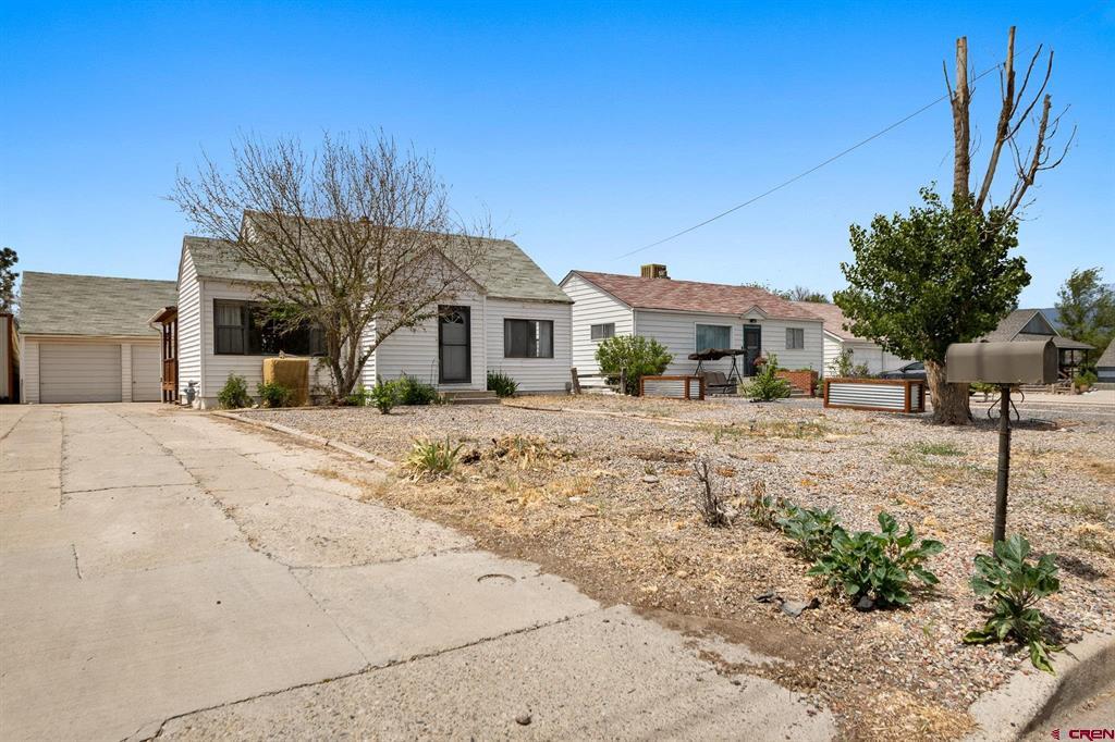 829 Leon Street Property Photo 2