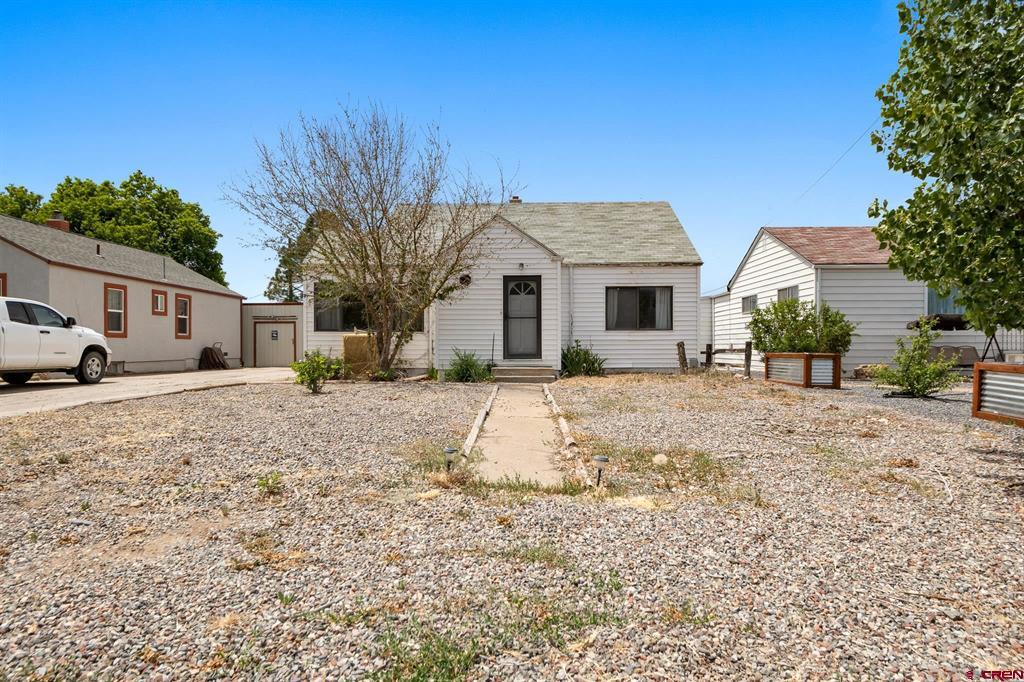 829 Leon Street Property Photo 3