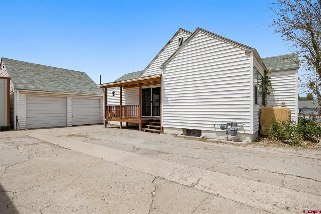 829 Leon Street Property Photo 4