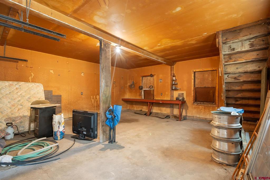 829 Leon Street Property Photo 5