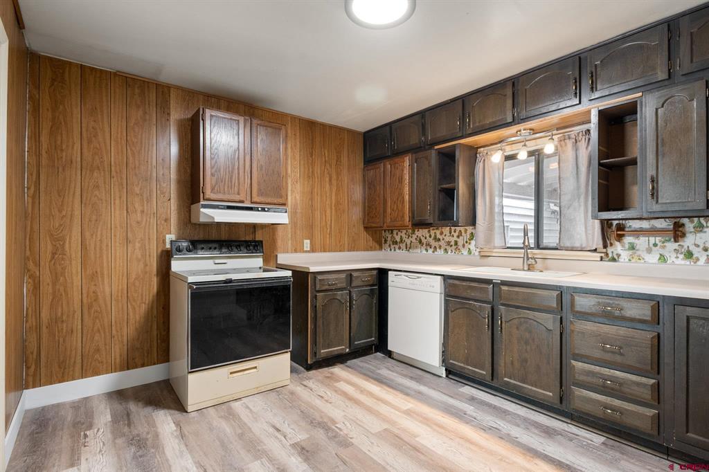 829 Leon Street Property Photo 10