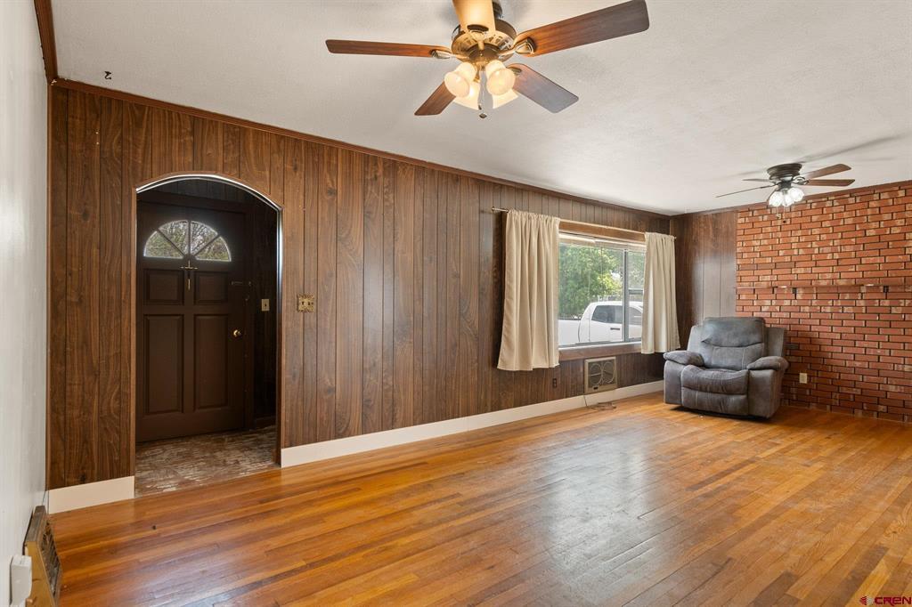 829 Leon Street Property Photo 15