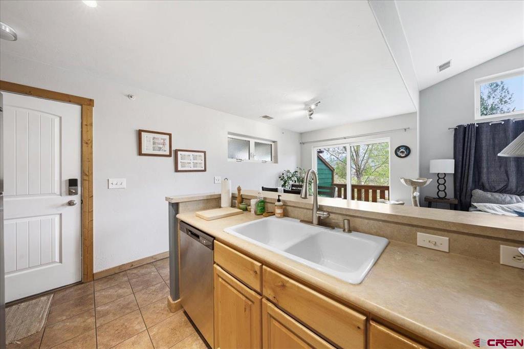 520 Redcliff Circle Property Photo 4
