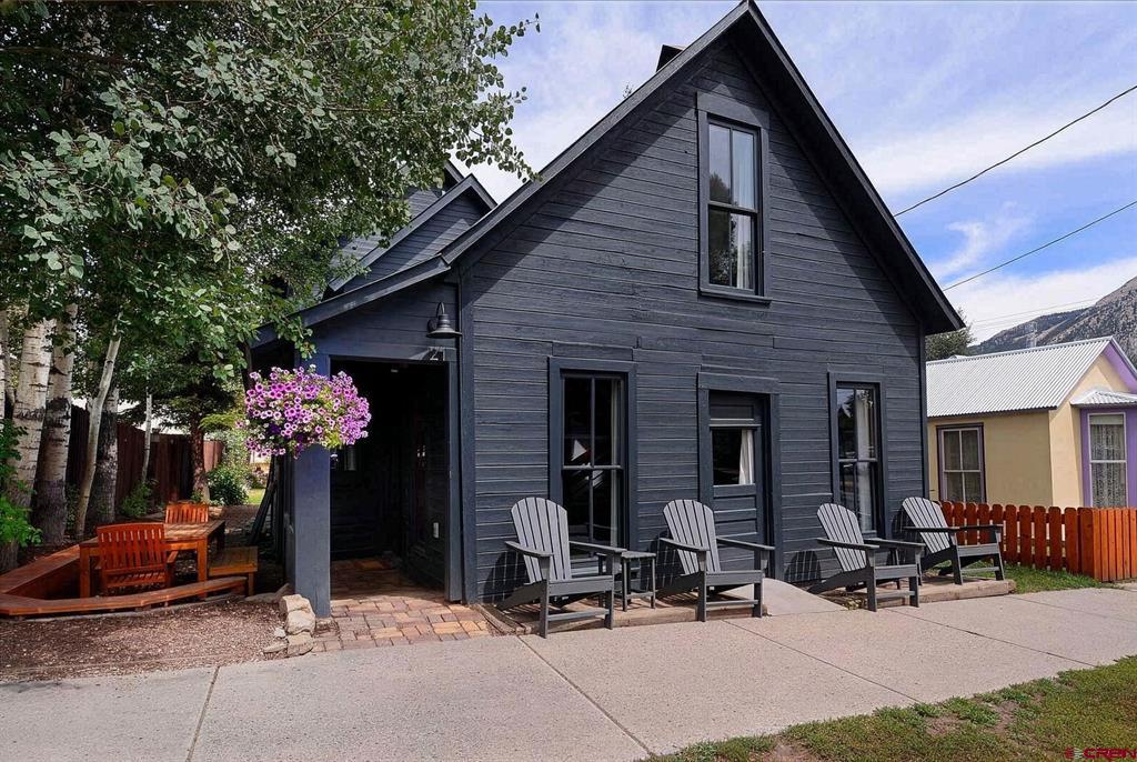 21 Elk Avenue Property Photo 1