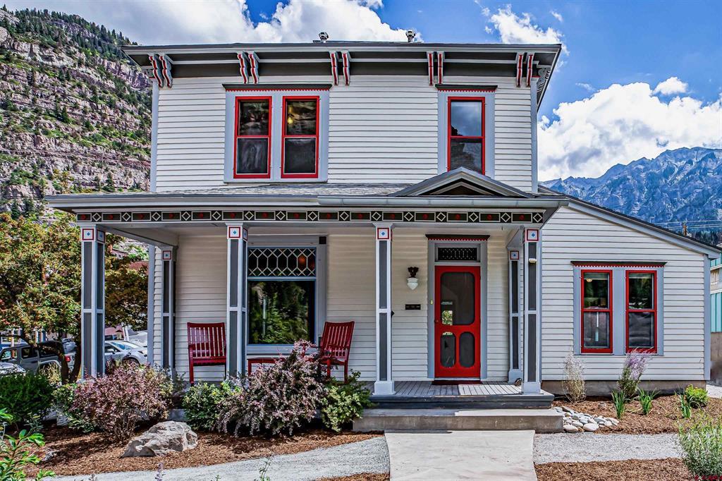 645 2nd Street Property Photo 1
